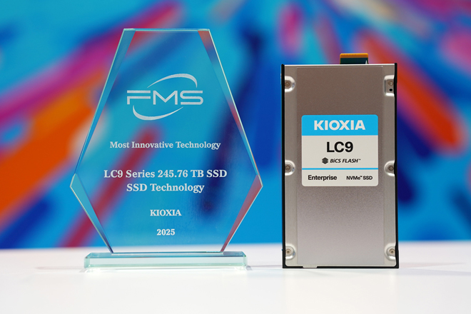 KIOXIA LC9 系列 245.76 TB 企業級 SSD，搭載創新的 32 晶粒堆疊記憶體，榮獲 FMS 2025「最佳參展項目獎」