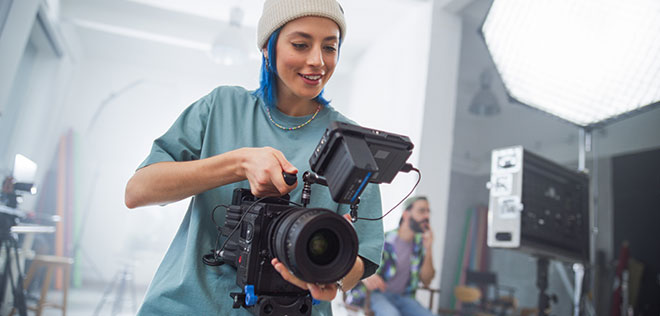 快樂的專業影片/攝影師